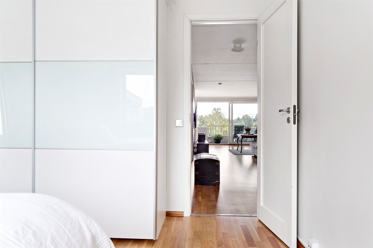 Stort garderobeskap på hovedsoverommet. Galleribilde