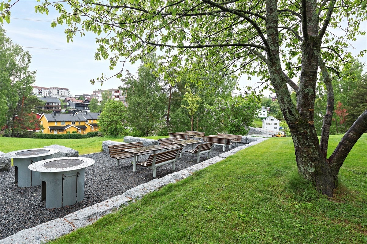 Grillplass på borettslagets område. Galleribilde