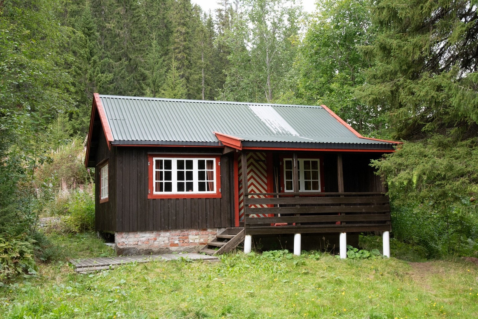 Hytta, sett forfra Galleribilde