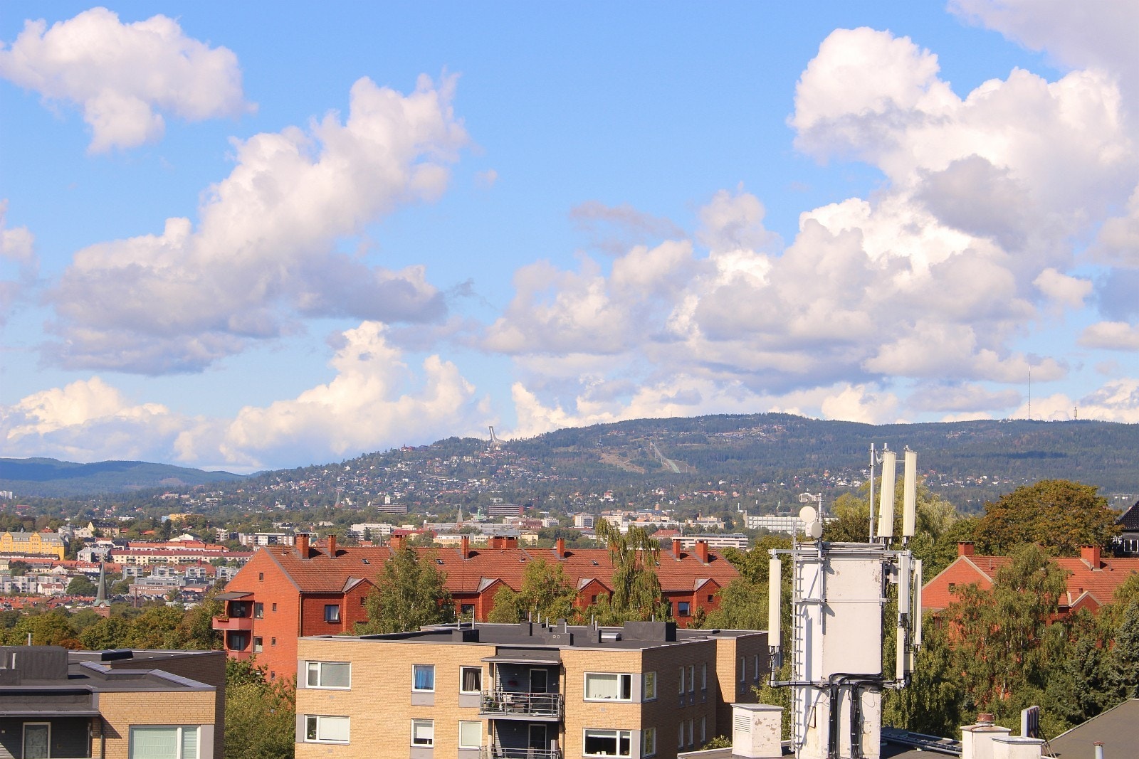Utsikt mot Holmenkollen Galleribilde