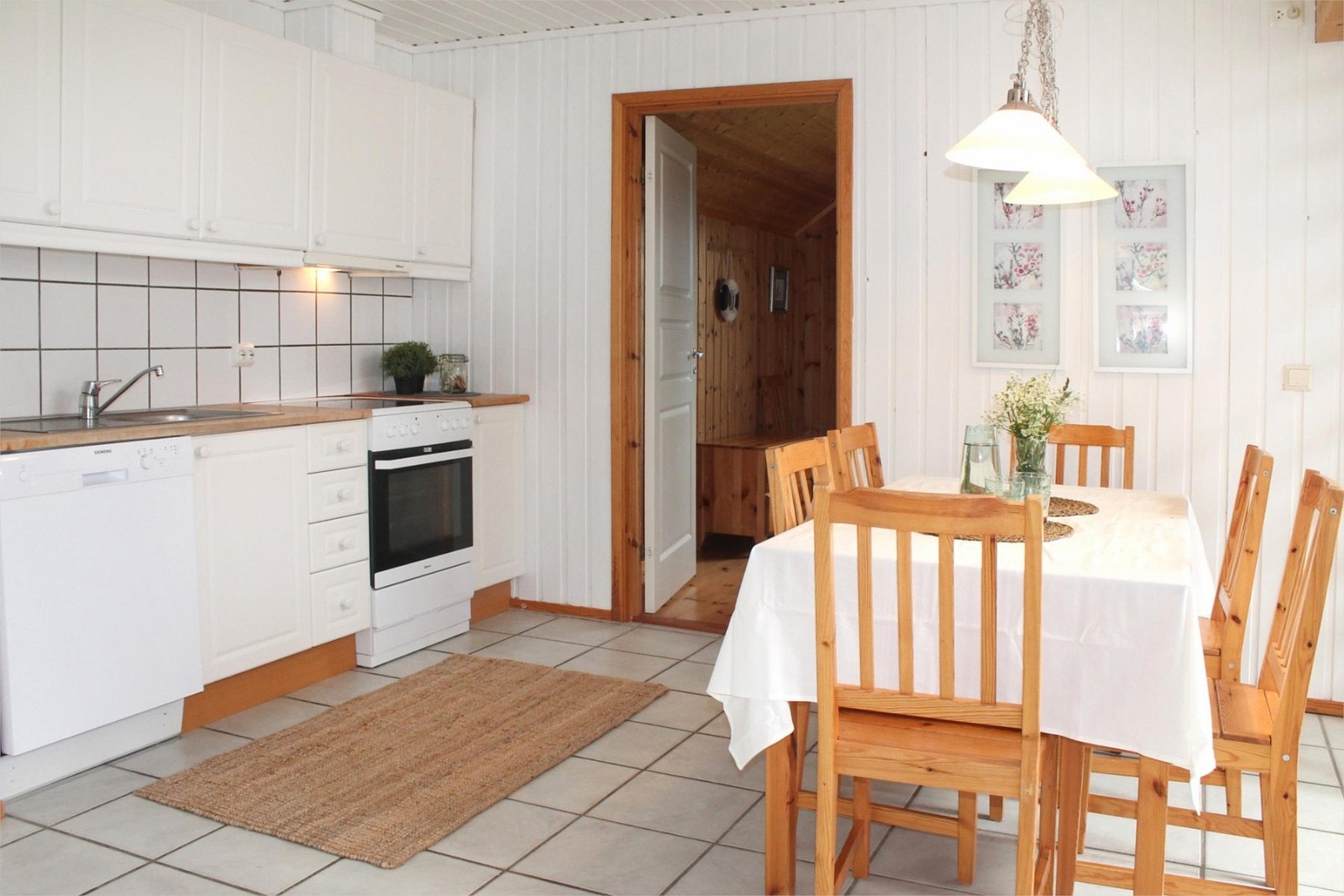 Kjøkken med spiseplass Galleribilde