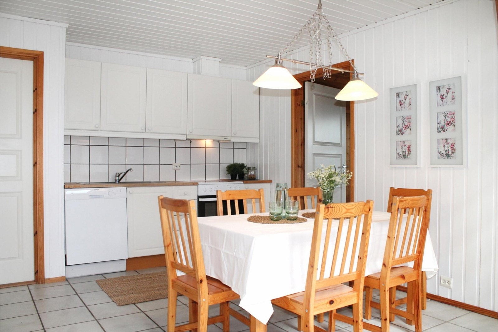 Kjøkken med spiseplass Galleribilde