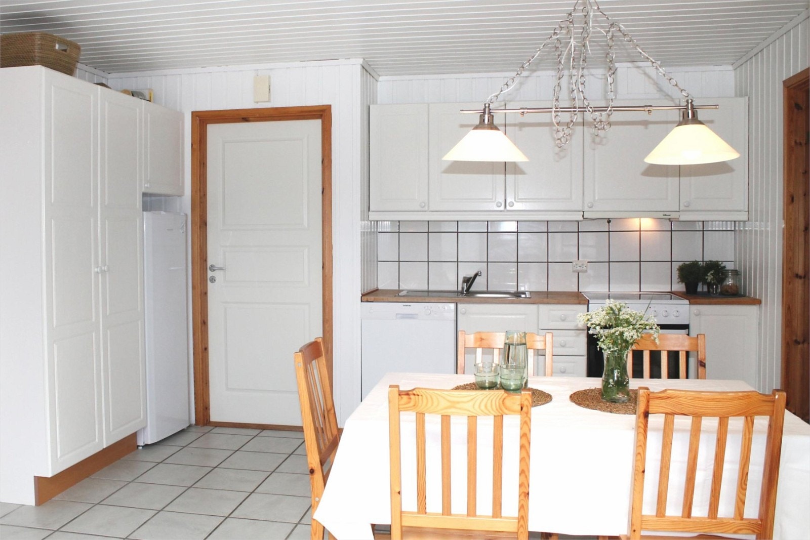 God oppbevaringsplass i høyskapene. Galleribilde