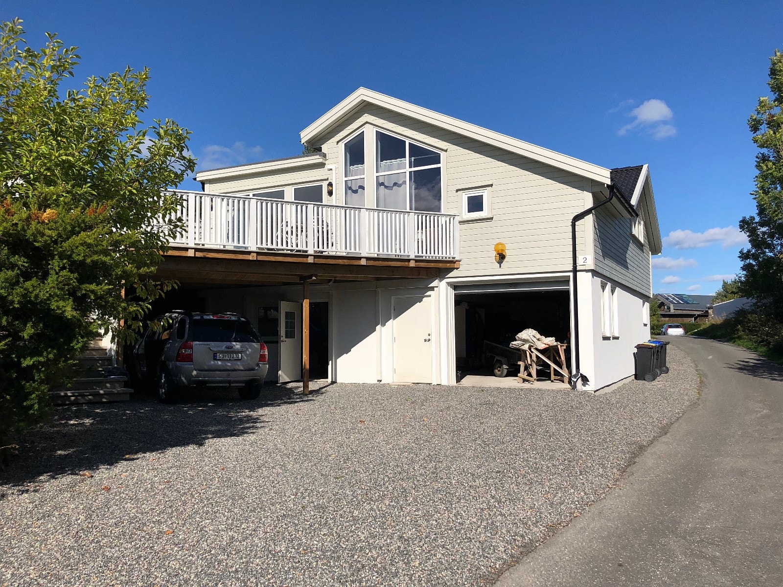 Utside - Parkering utenfor Galleribilde