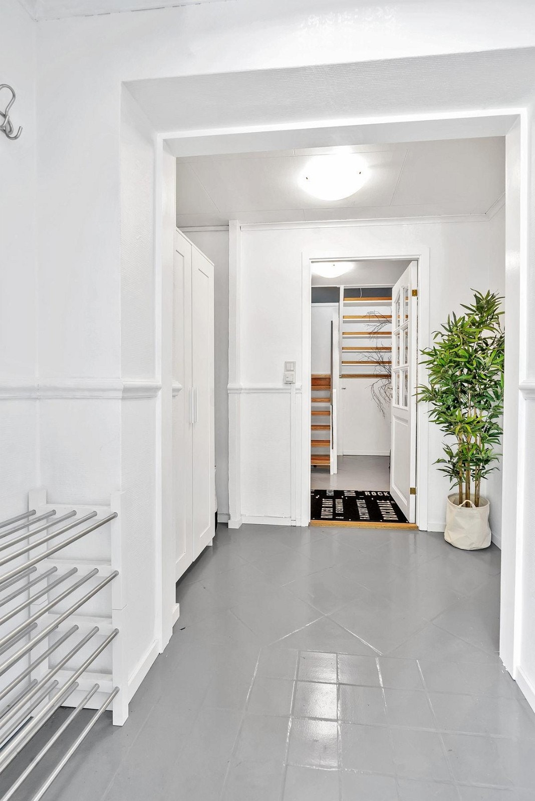 God plass til å henge av seg yttertøy. Galleribilde