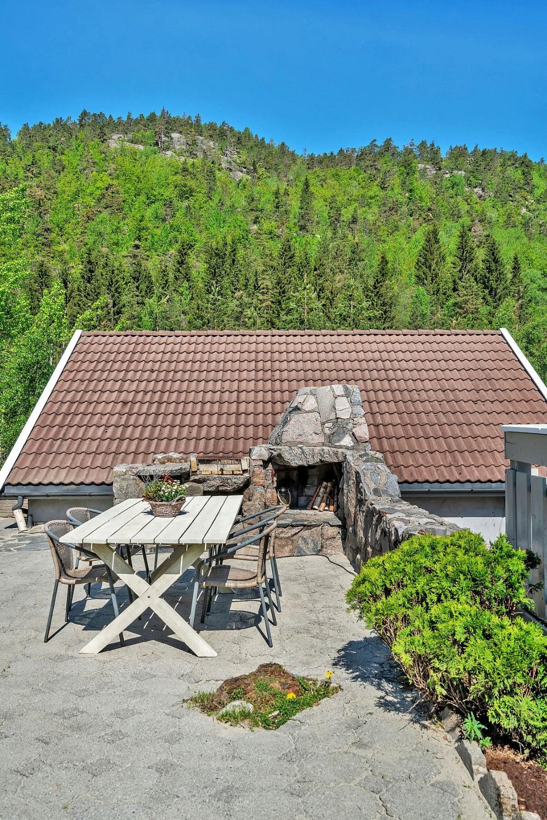 Peis for sene sommerkvelder med familie og venner. Galleribilde