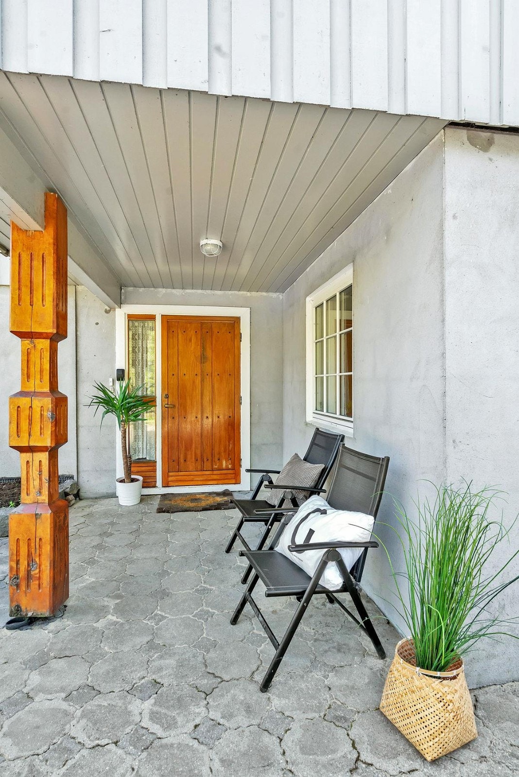 Inngangspartiet skapet et godt førsteinntrykk med plass til sittegruppe. Galleribilde