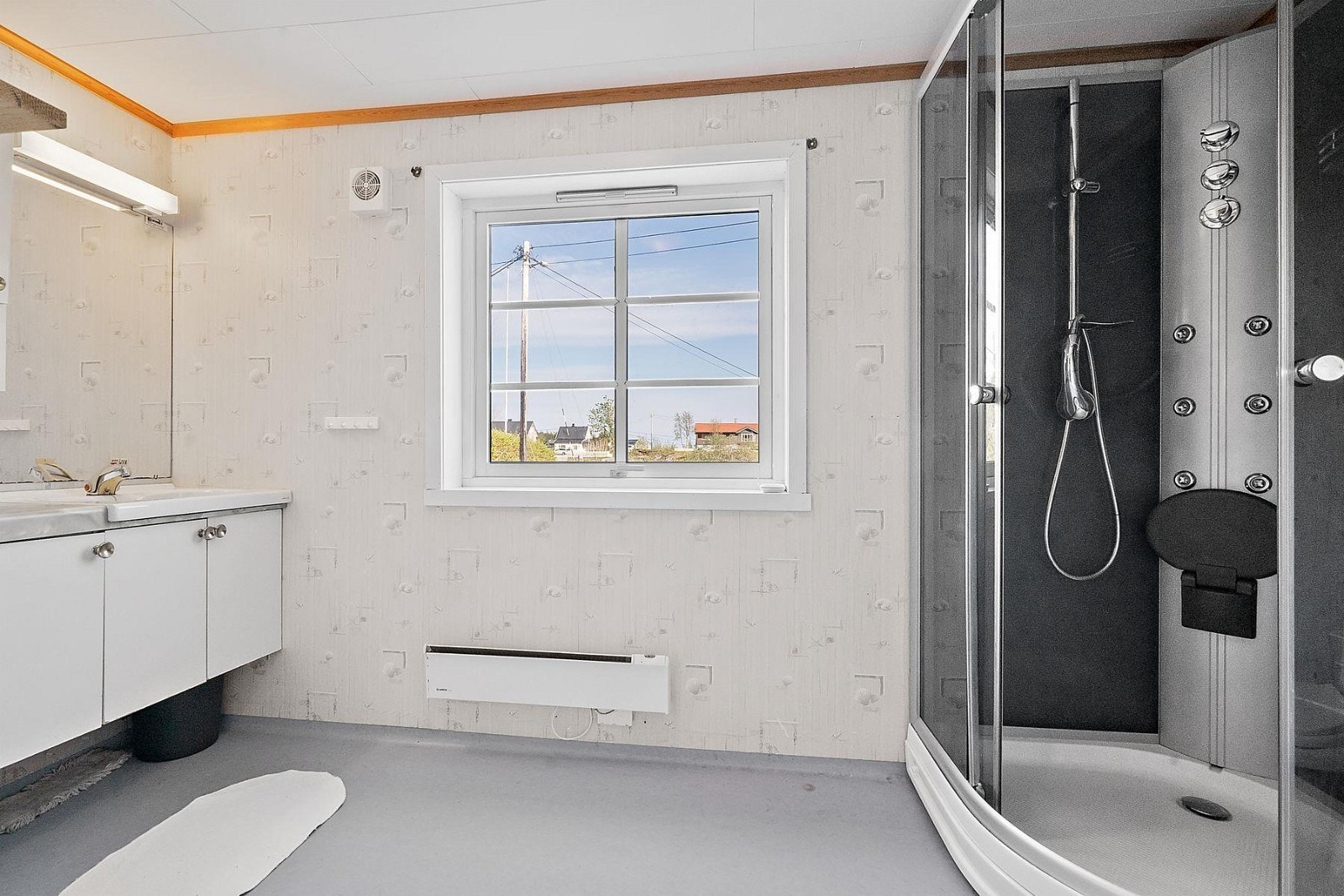 praktisk romslig bad. Galleribilde