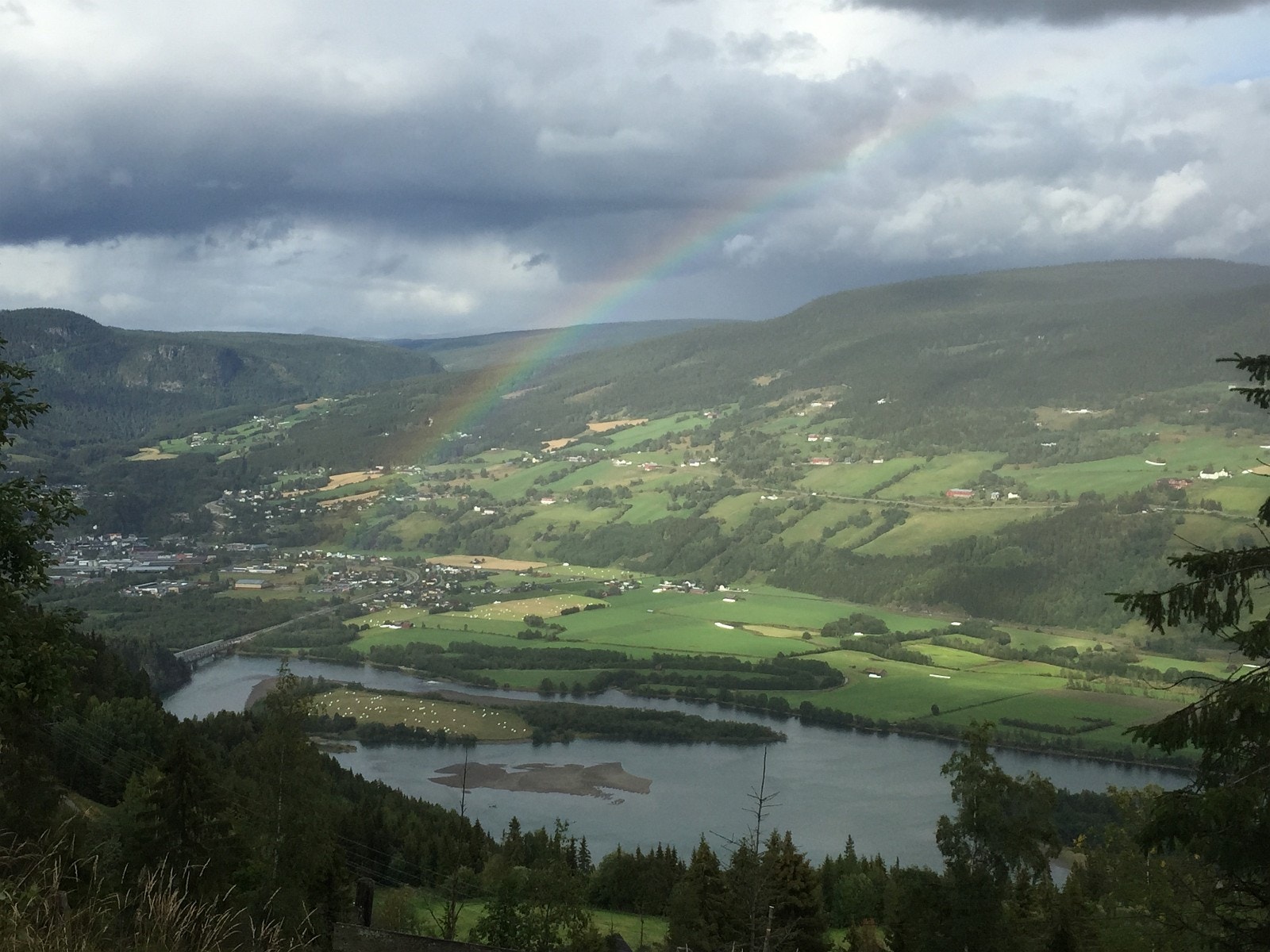 Utskiten ned mot Fåvang og Gudbrandsadal Lågen Galleribilde