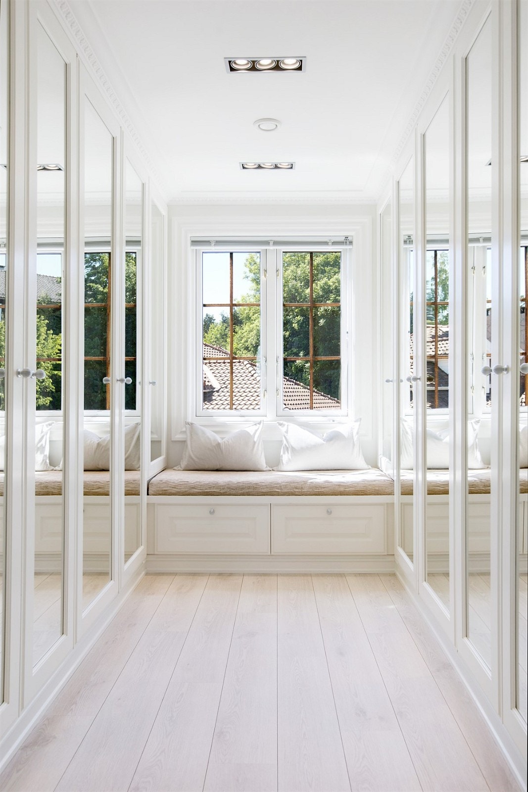 Garderobe/omkledningsrom Galleribilde