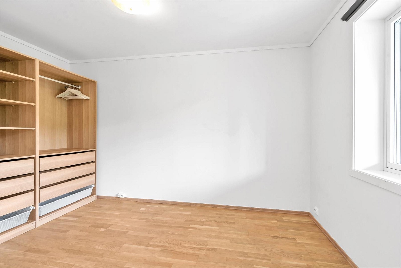 Gode senge- og garderobeplass. Galleribilde