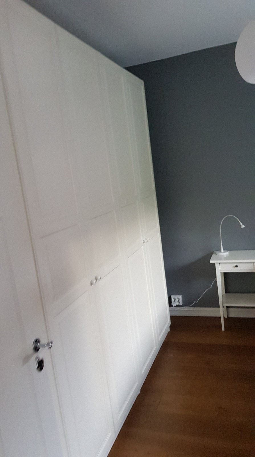 soverom 1 mye garderobe plass Galleribilde