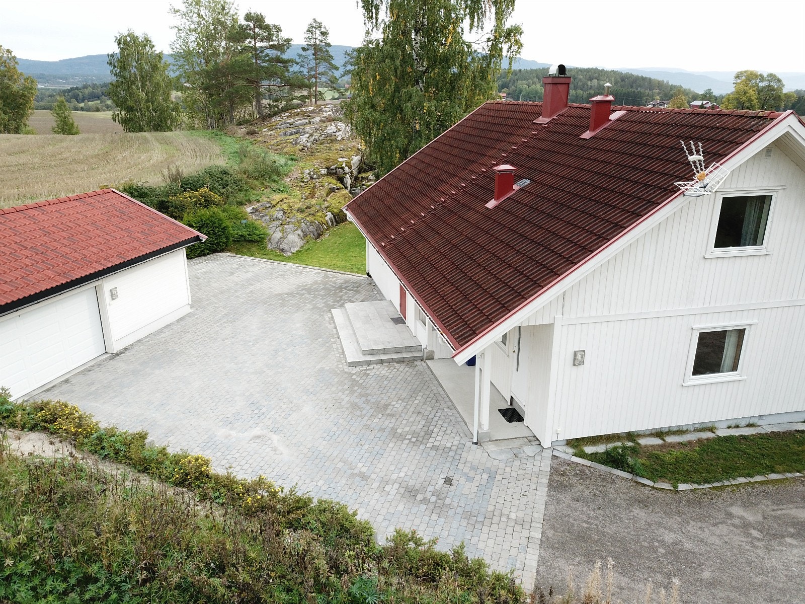 Gårdsplass med beleggningsstein Galleribilde