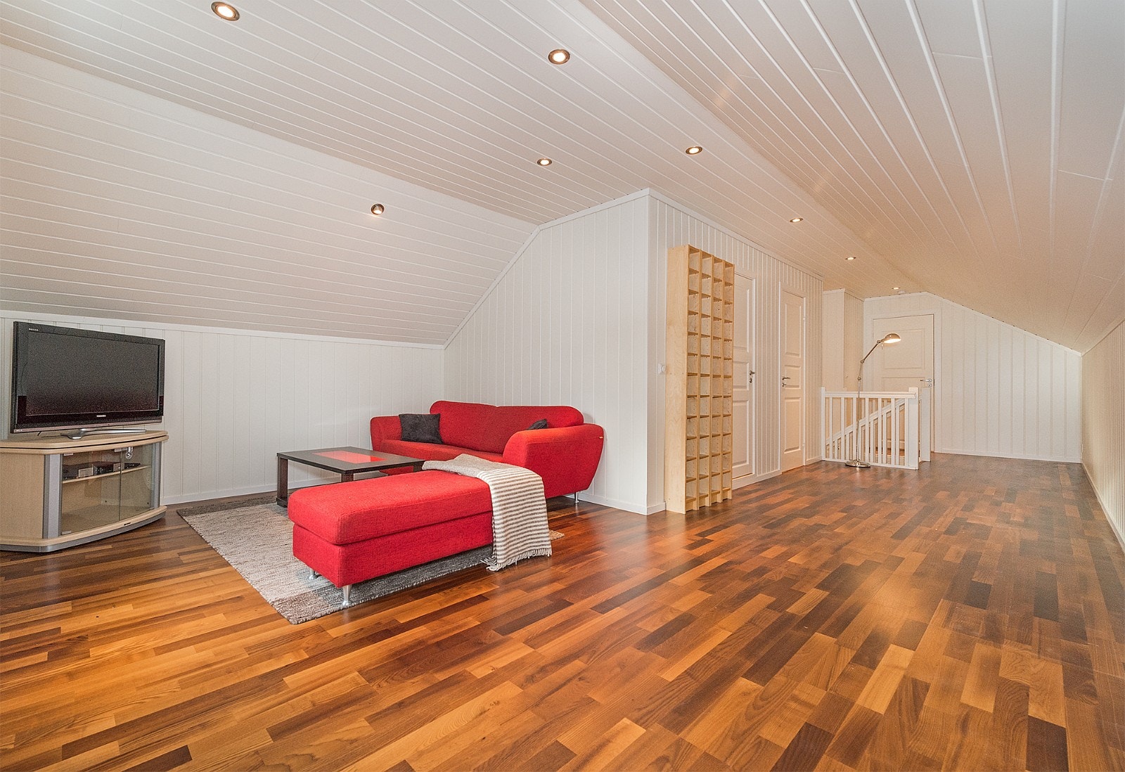 Stue oppe som lett kan deles av til soverom Galleribilde