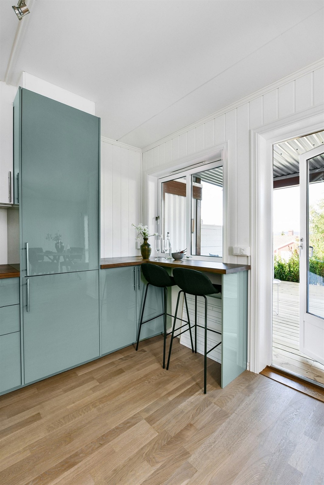 Mot vindu er det barløsning med sitteplasser - utmerket for hverdagsfrokost. Galleribilde