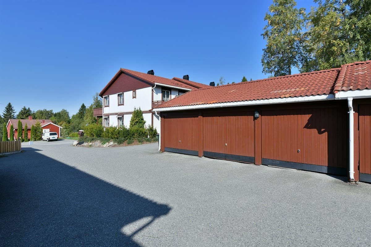 1 garasjeplass i felles garasjerekke. Galleribilde