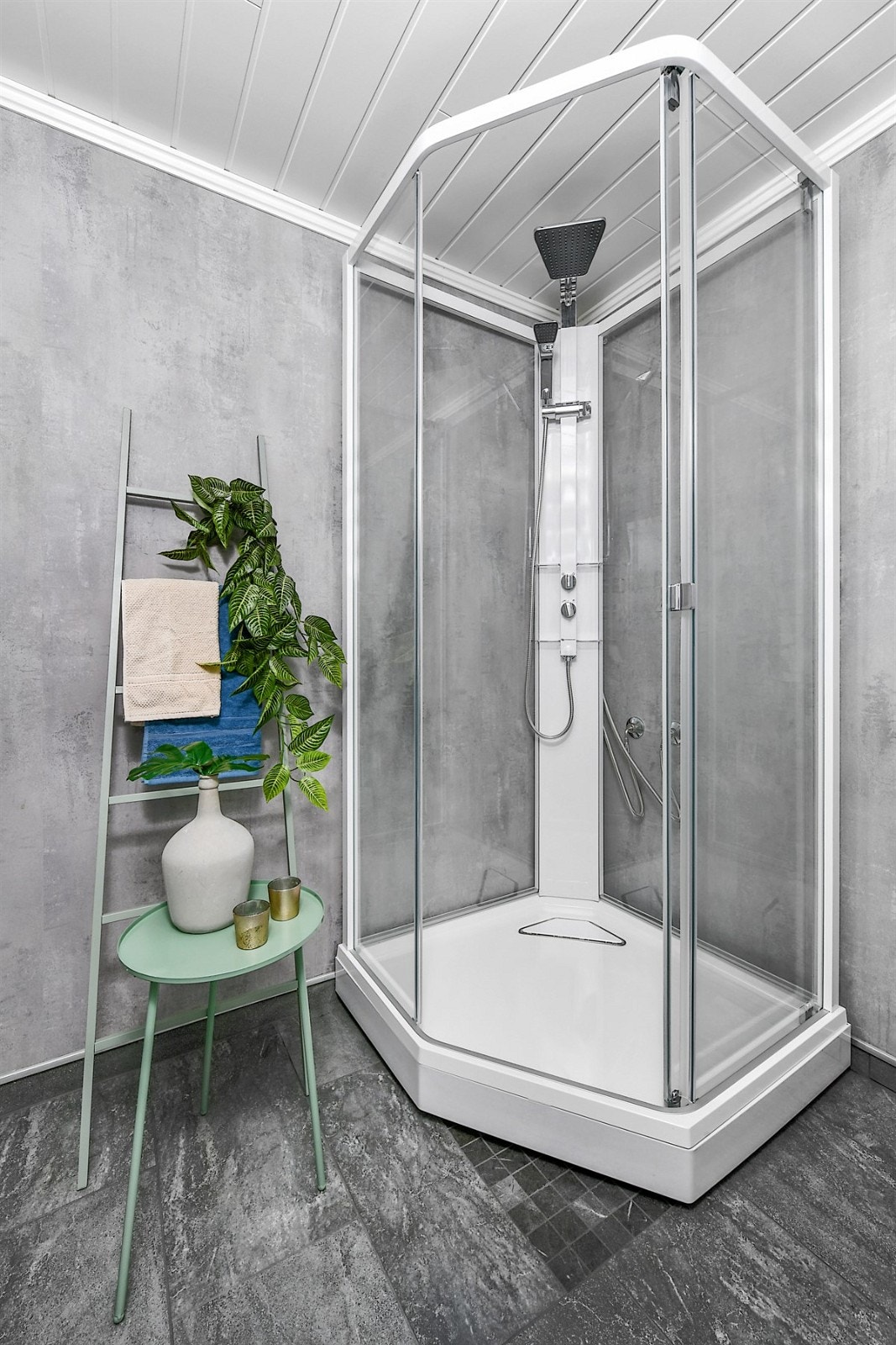 Boligen inneholder et helt nyoppusset og deilig bad som ikke er tatt i bruk. Galleribilde