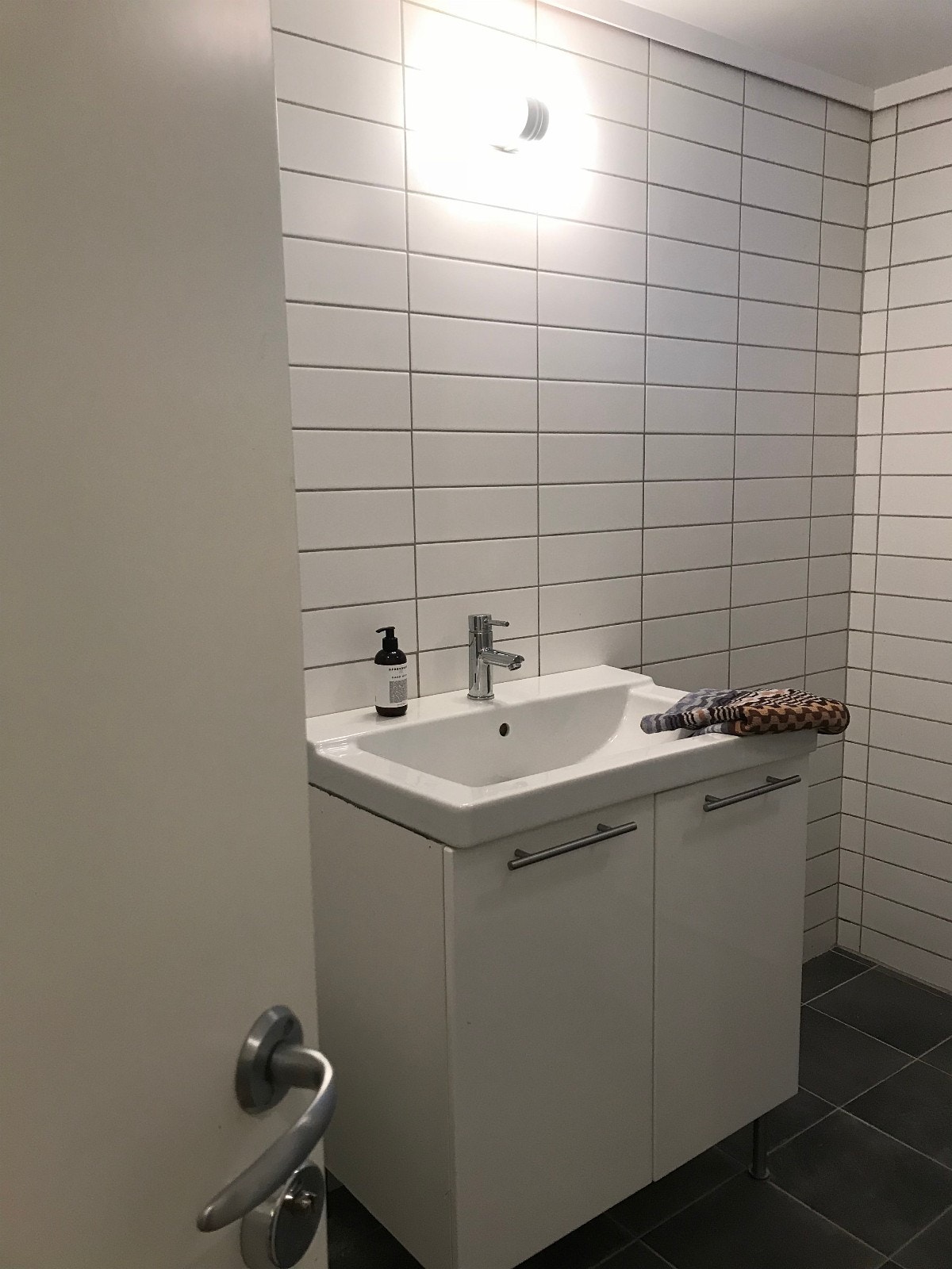 Badet sett fra gangen Galleribilde