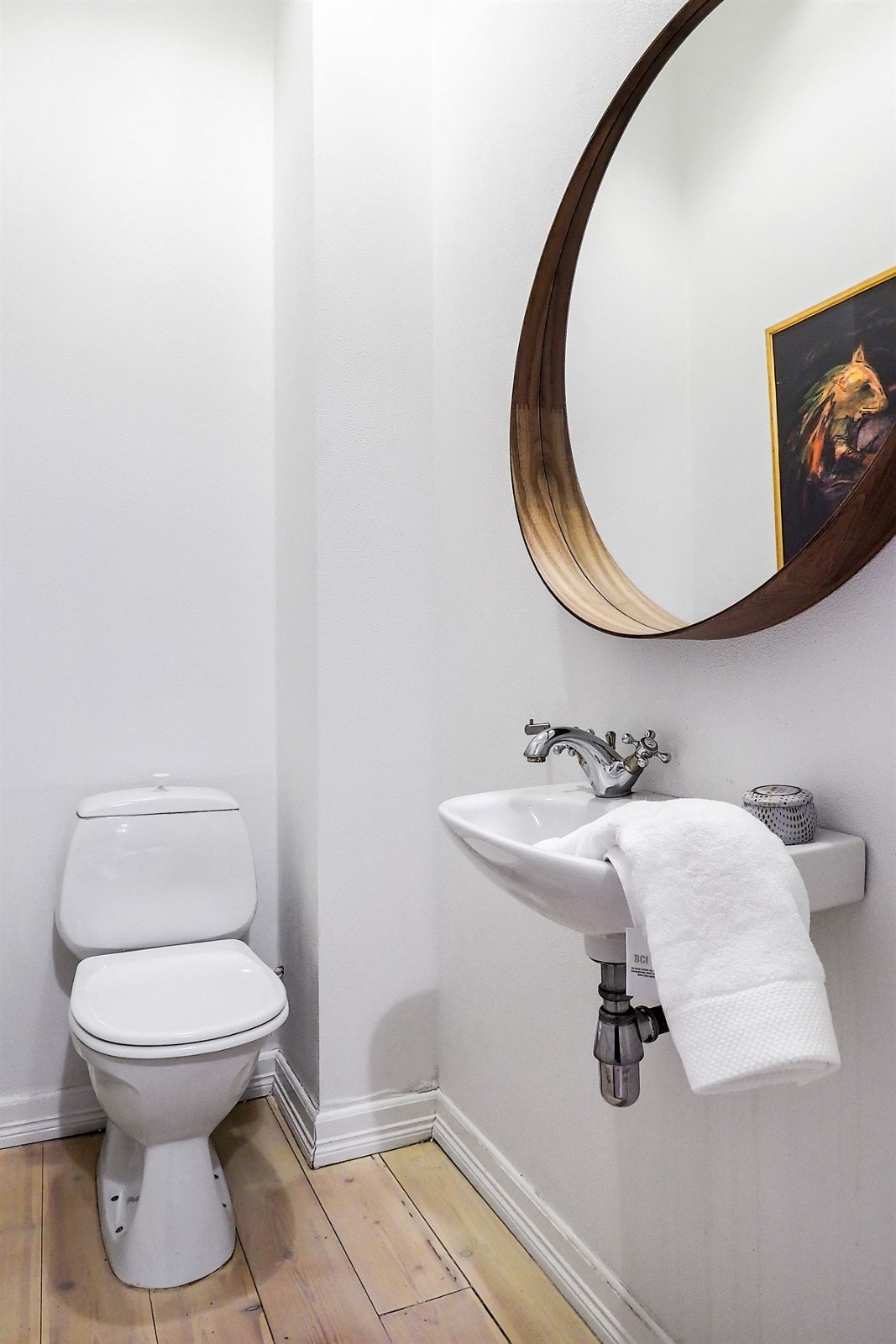 Proaktiv Eiendomsmegling - Praktisk gjestetoalett i første etasje Galleribilde