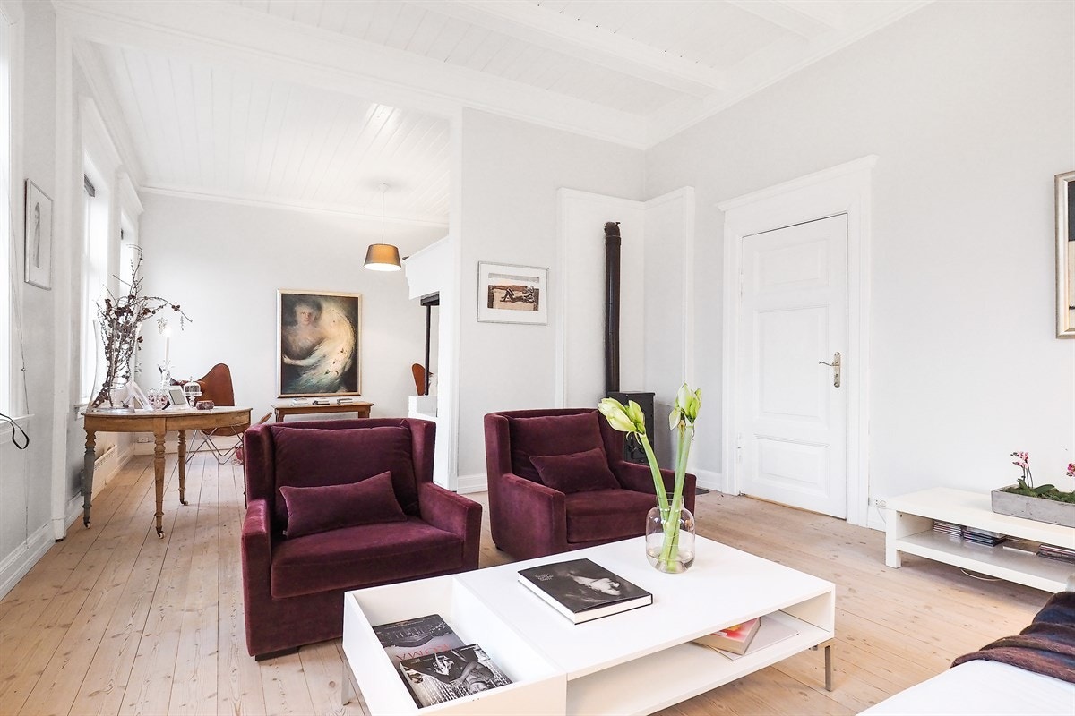 Proaktiv Eiendomsmegling - Herlig stue hvor du fort finner roen Galleribilde