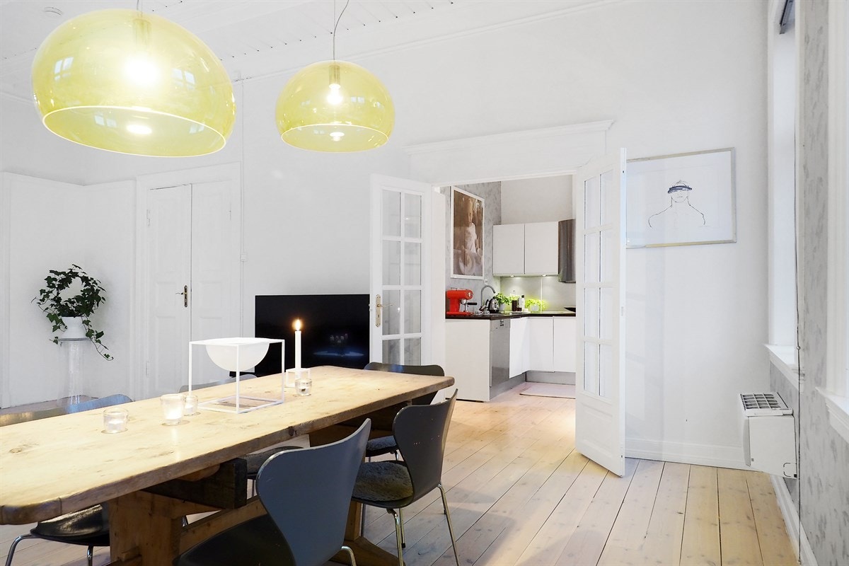 Proaktiv Eiendomsmegling - Fra stuen er det inngang til kjøkken Galleribilde