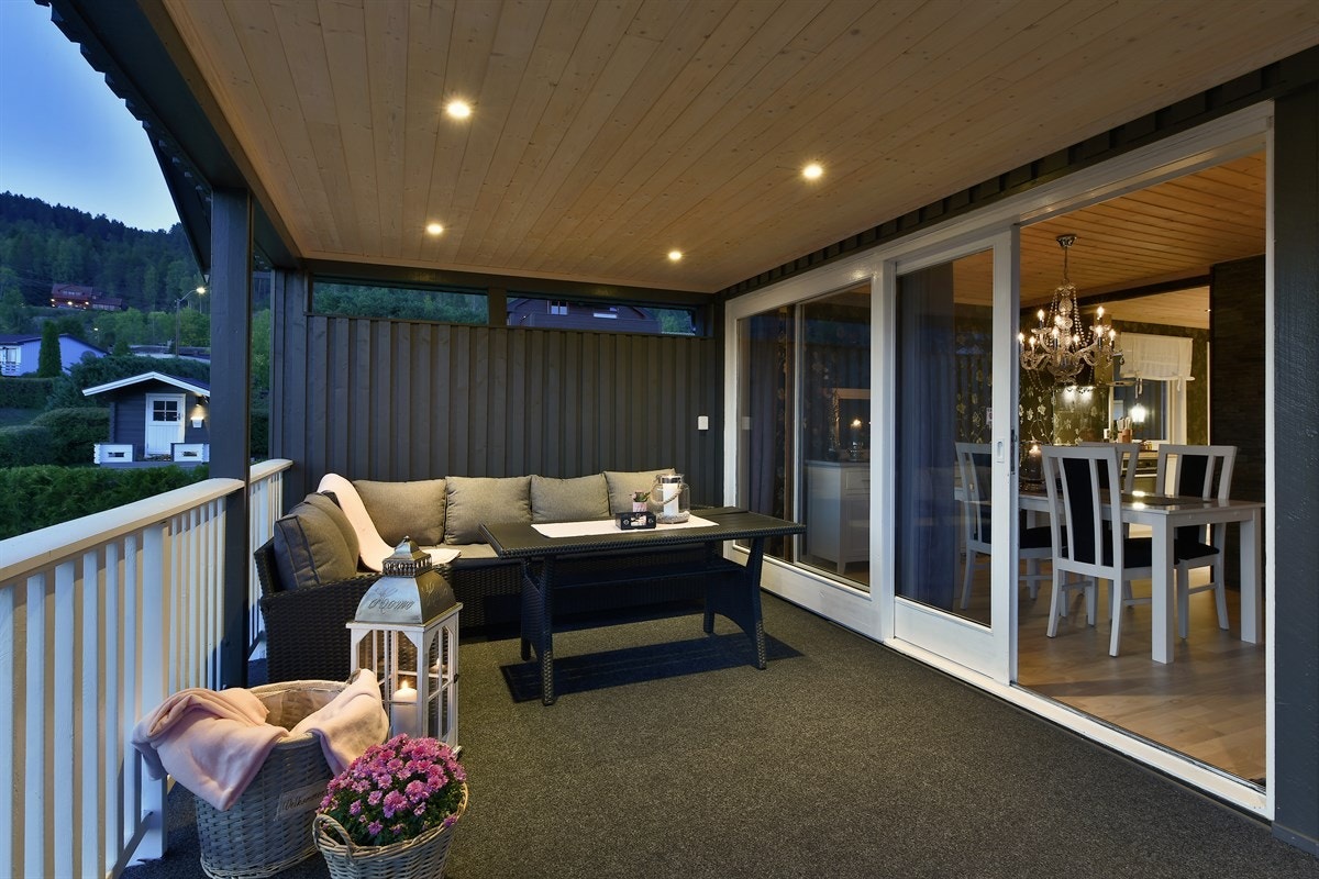 Fra stuen i hoveddelen er det utgang til en flott terrasse på ca. 37 kvm. Galleribilde