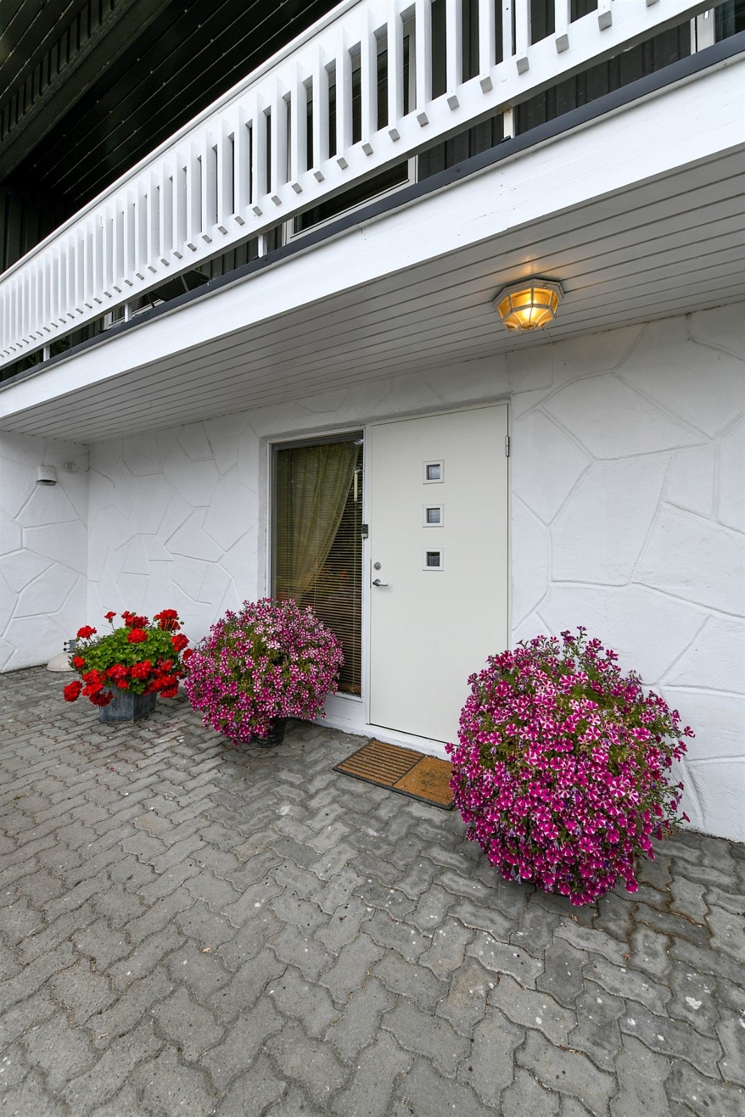 Inngangsparti utleiedel. Galleribilde