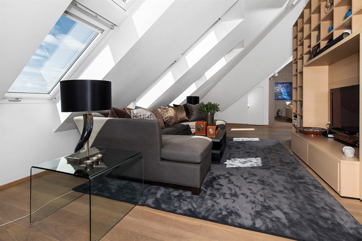 TV stue med store vinduer Galleribilde