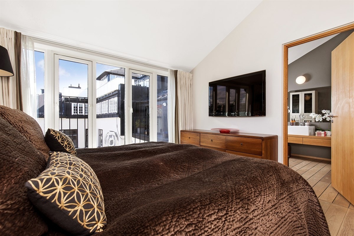 Hovedsoverom med eget masterbad/spa Galleribilde