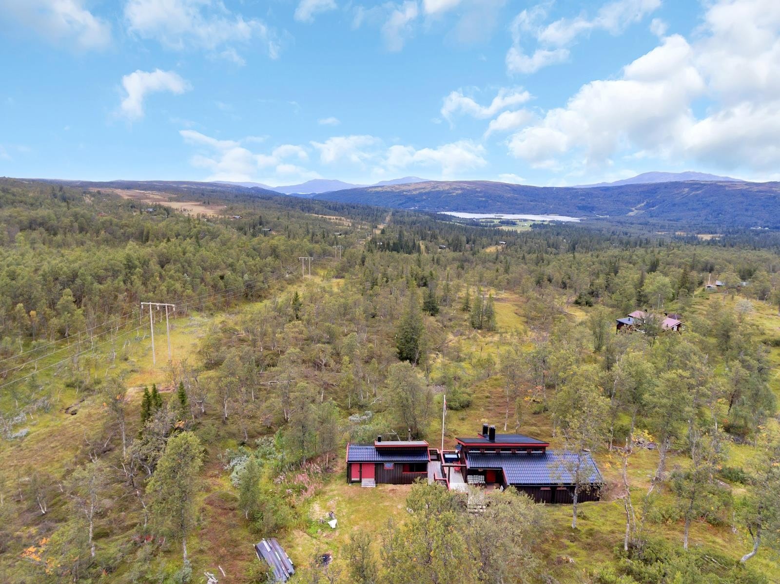 Hytta flott plassert i utkanten av hyttefeltet Galleribilde