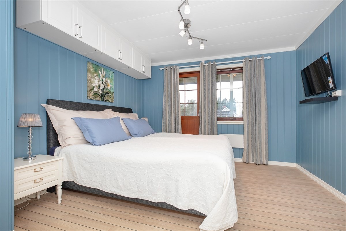 Boligen inneholder 3 soverom, hvorav 1 har utgang til luftebalkong mot vest Galleribilde