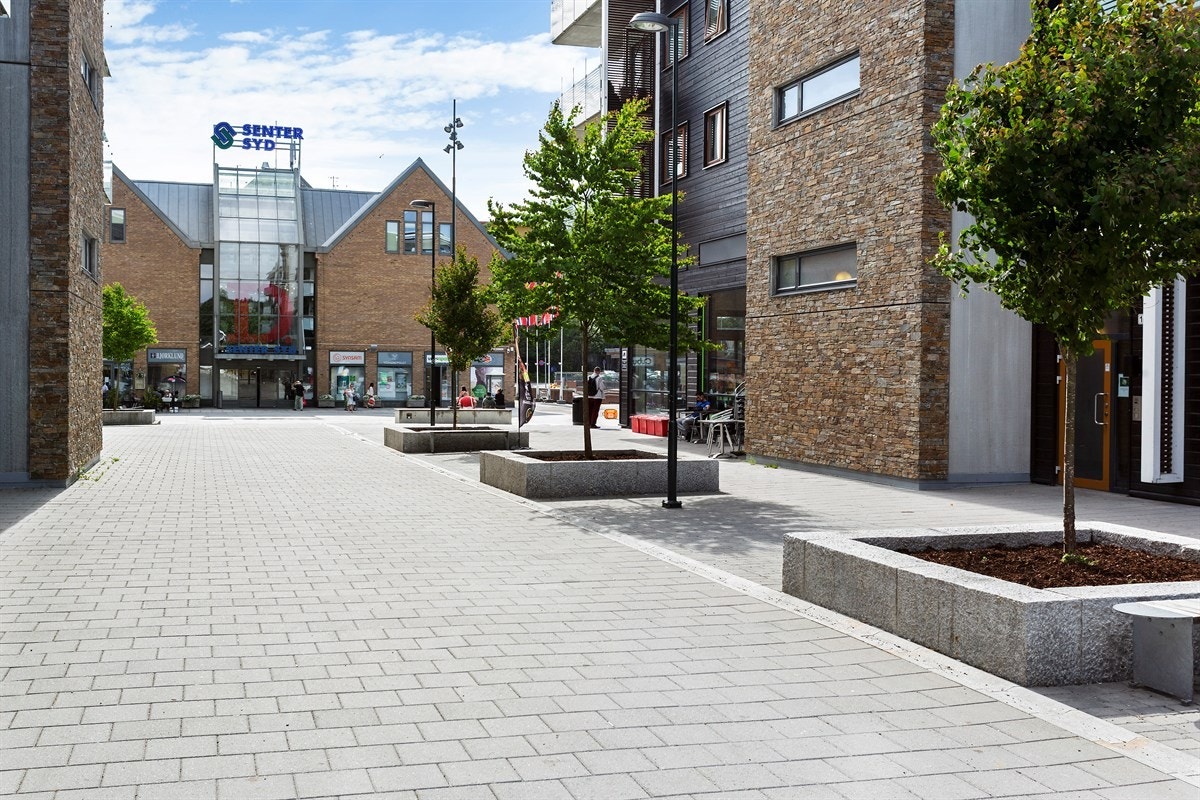 Nærhet til et rikt utvalg av butikker og øvrige servicetilbud. Galleribilde