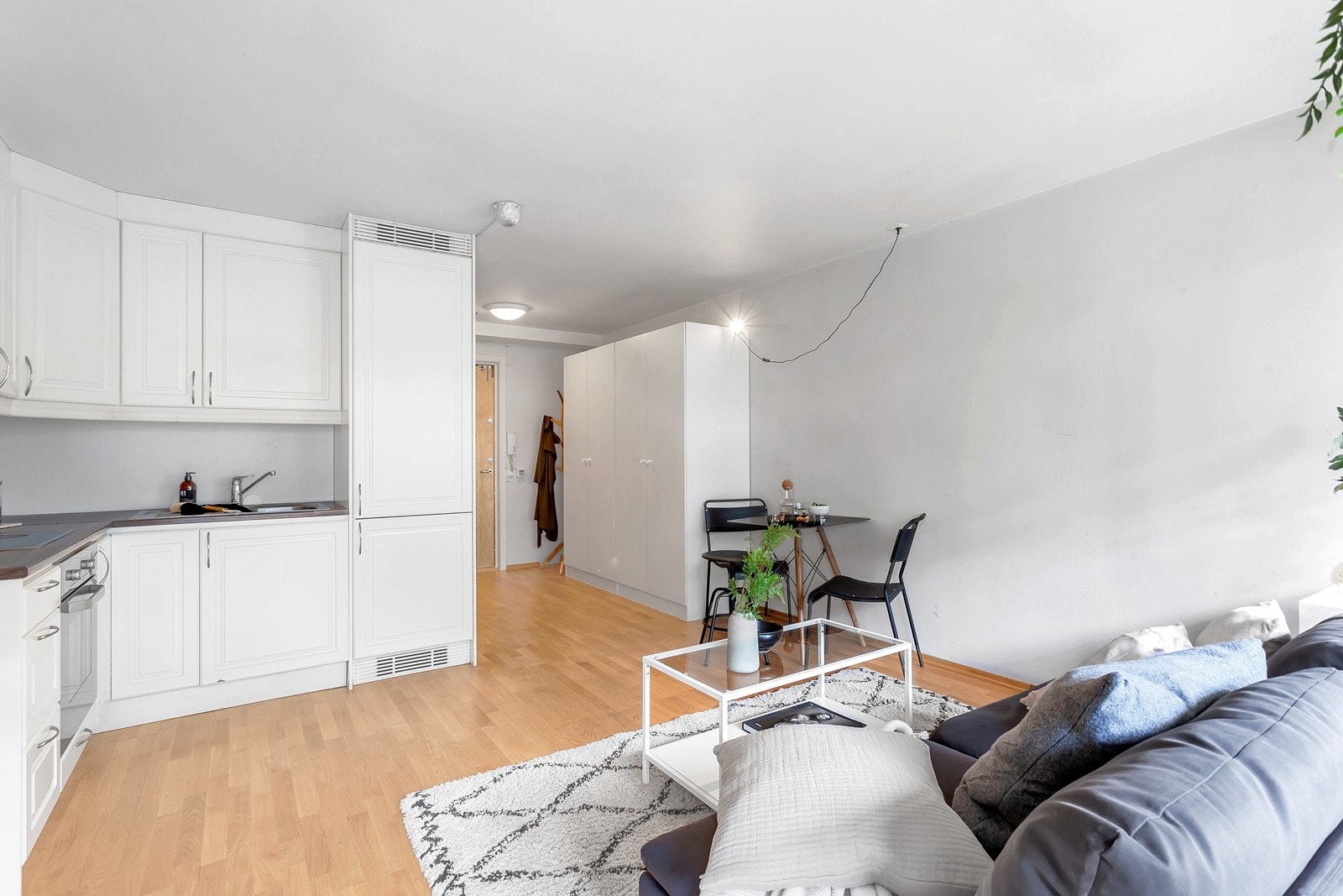 Stue og kjøkken i åpen løsning. Galleribilde