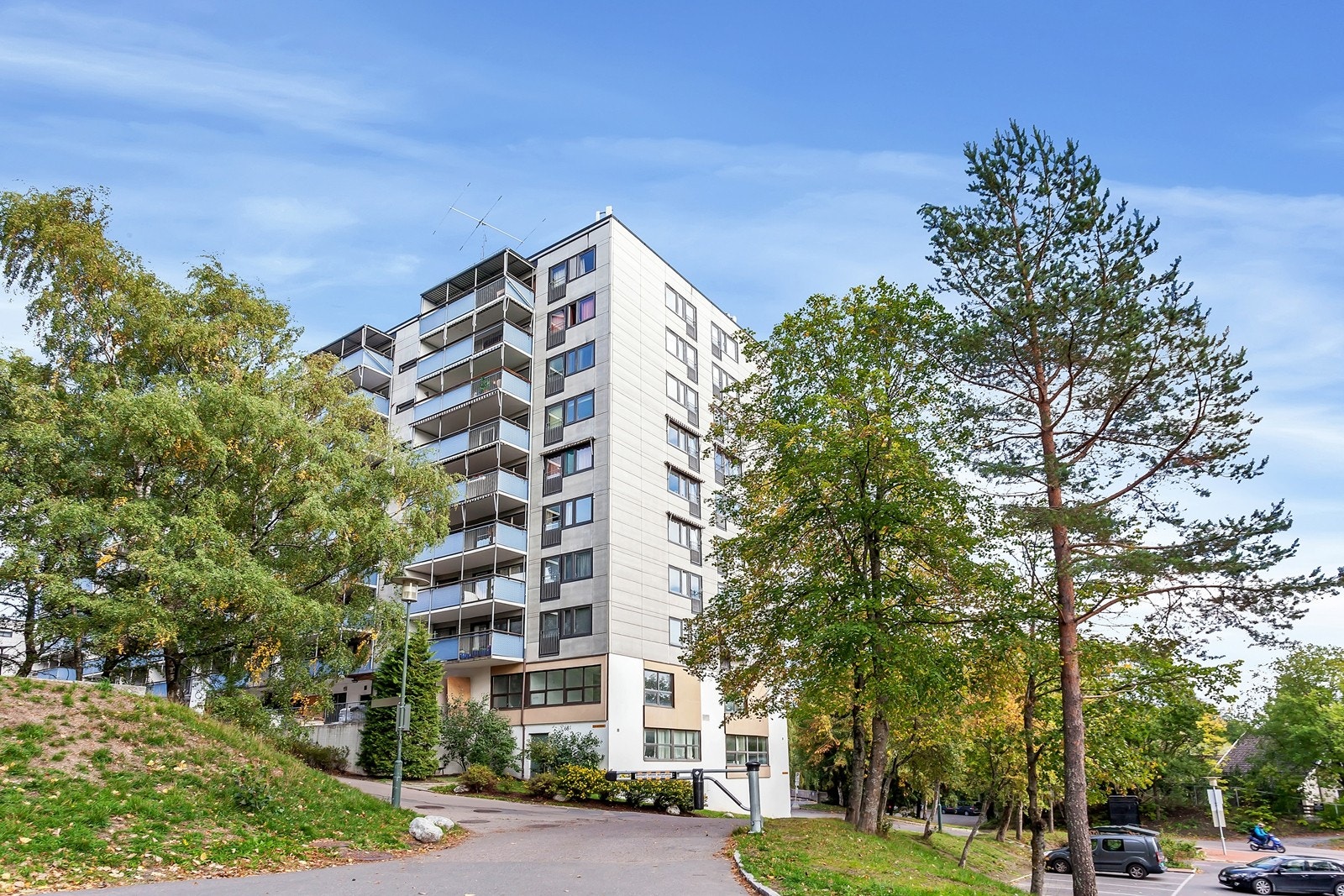 Velkommen til Hovseterveien! Bygget stod ferdig i 1975. Galleribilde