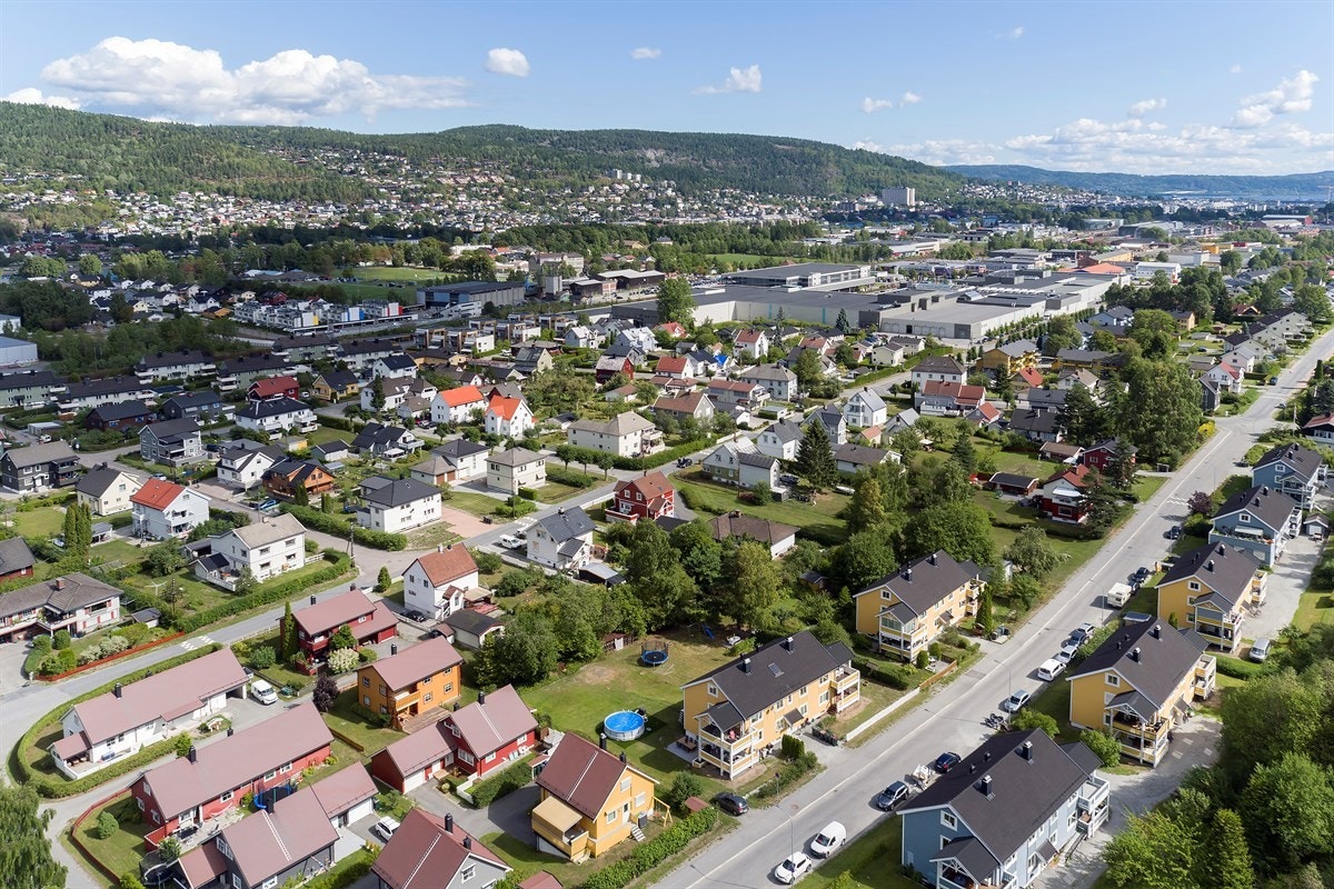 Dagligvarehandelen kan gjøres ved blant annet Rema 1000, Kiwi og Meny. Galleribilde