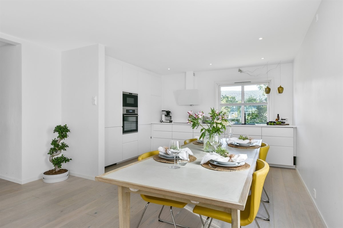 Spisebord. Galleribilde