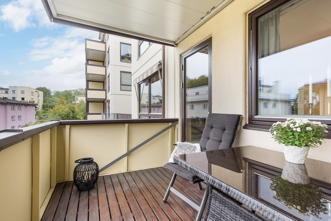 Sydvendt og overbygget balkong på ca 7 m² Galleribilde