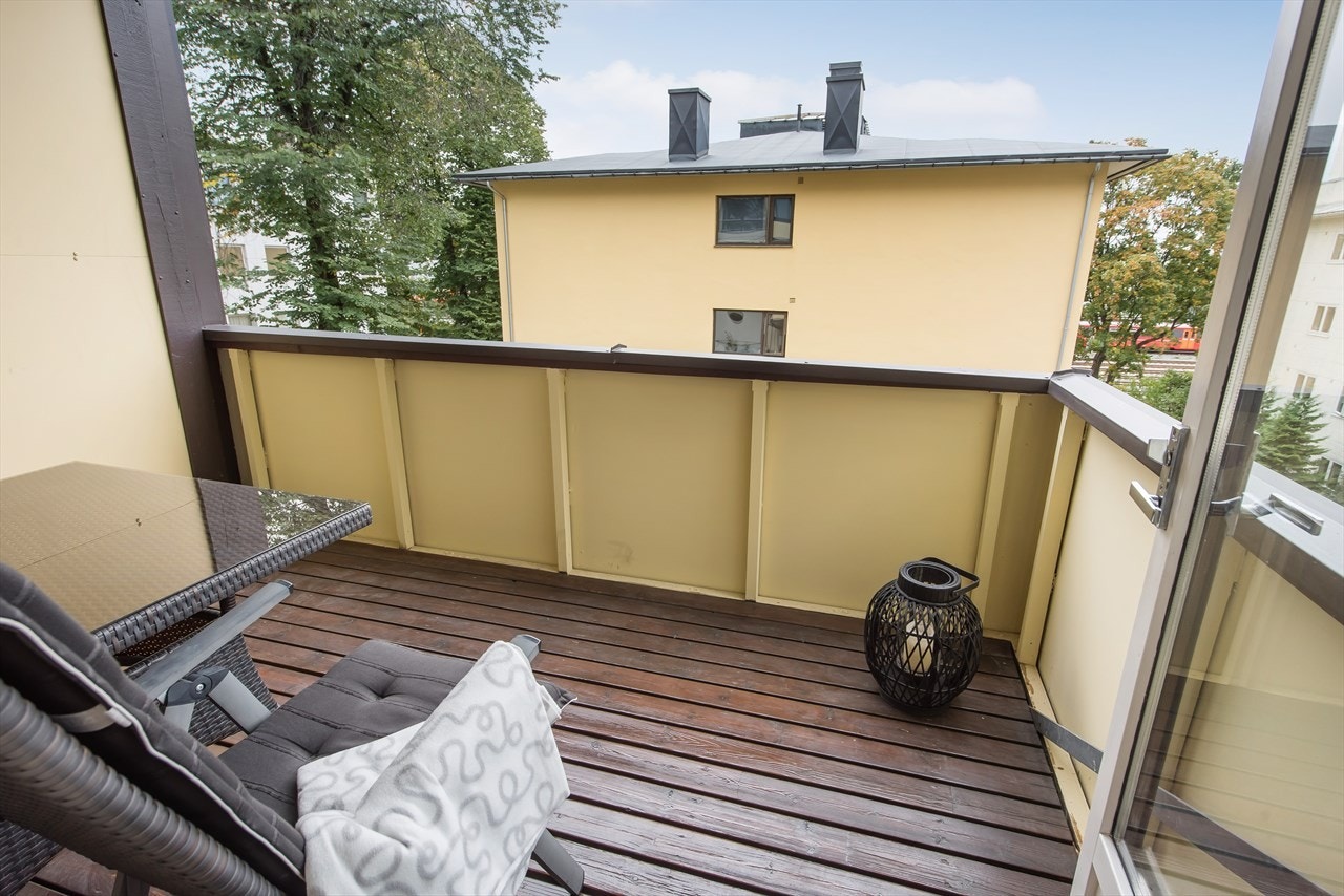 Sydvendt balkong med gode solforhold Galleribilde