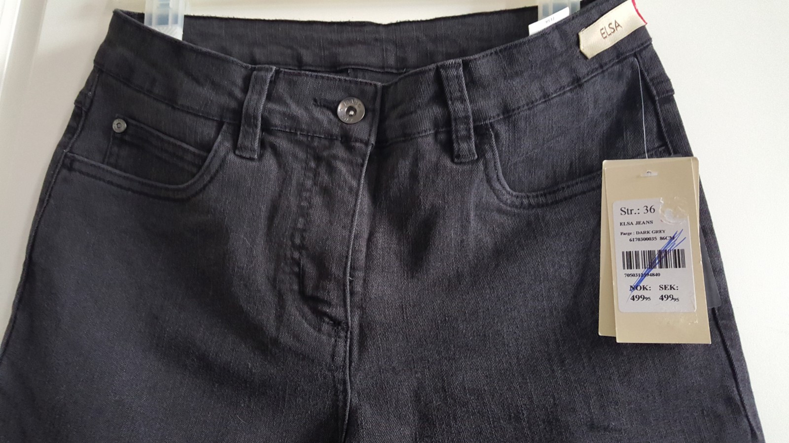 SORT denim bukse. Høy på livet. Fra PM. | FINN.no SORT denim bukse. Høy på livet. Fra PM. | FINN.no