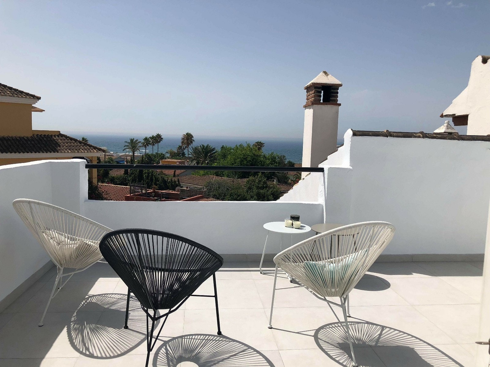 Takterrasse med panoramautsikt over Middelhavet Galleribilde