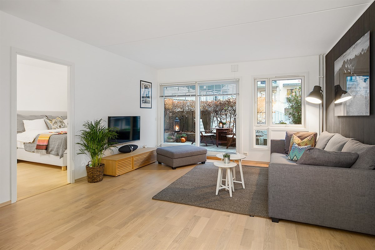Privatmegleren v/ Aage Øien har gleden av å presentere denne lekre 2-roms leiligheten med stor terrasse, garasjeplass og heis