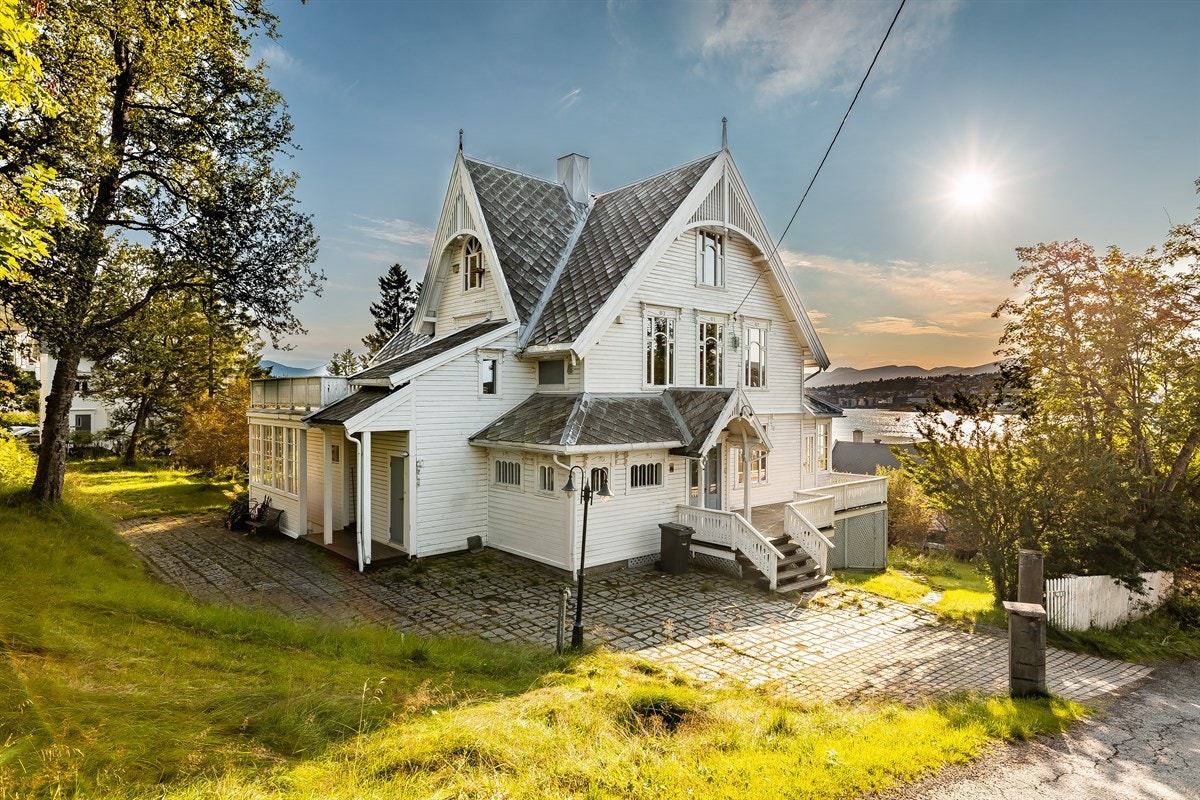 Unik eiendom med fantastisk beliggenhet og solforhold i Tromsdalen Galleribilde