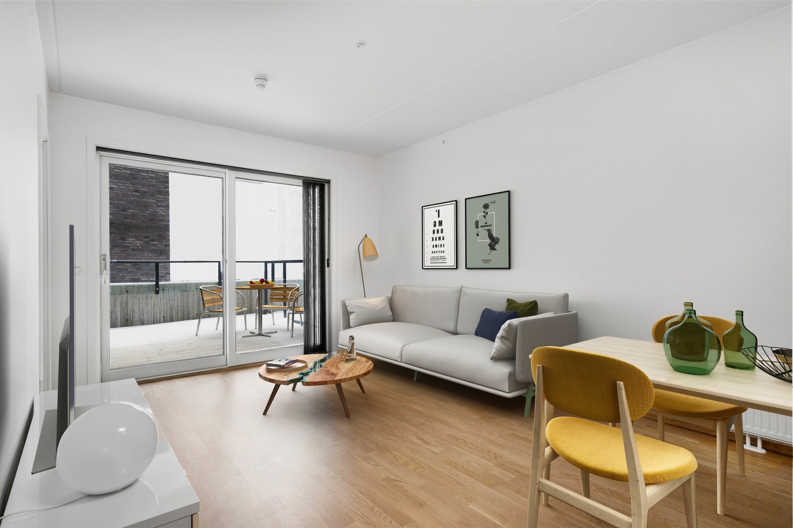 Romslig stue med solblendingsgardiner og direkte utgang til stor privat terrasse. Rom for spise og hygge. Galleribilde