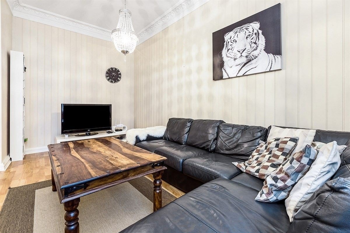 Leiligheten ble pusset opp i 2010 med nye gulv og overflater Galleribilde