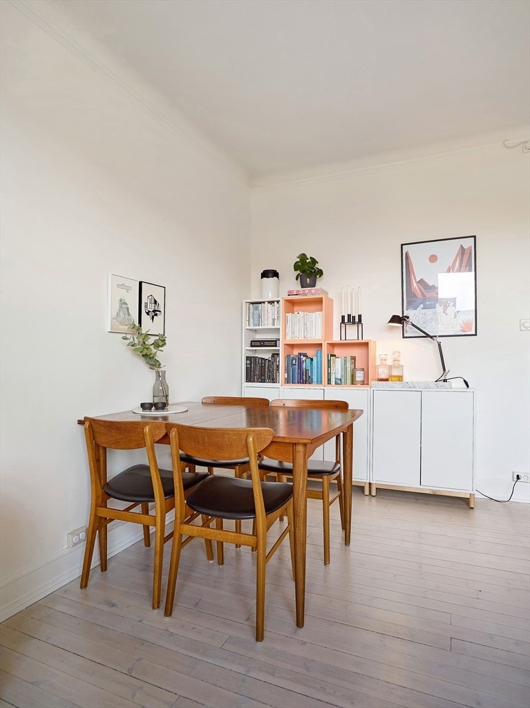 God plass til stort spisebord - perfekt for sosiale sammenkomster. Galleribilde