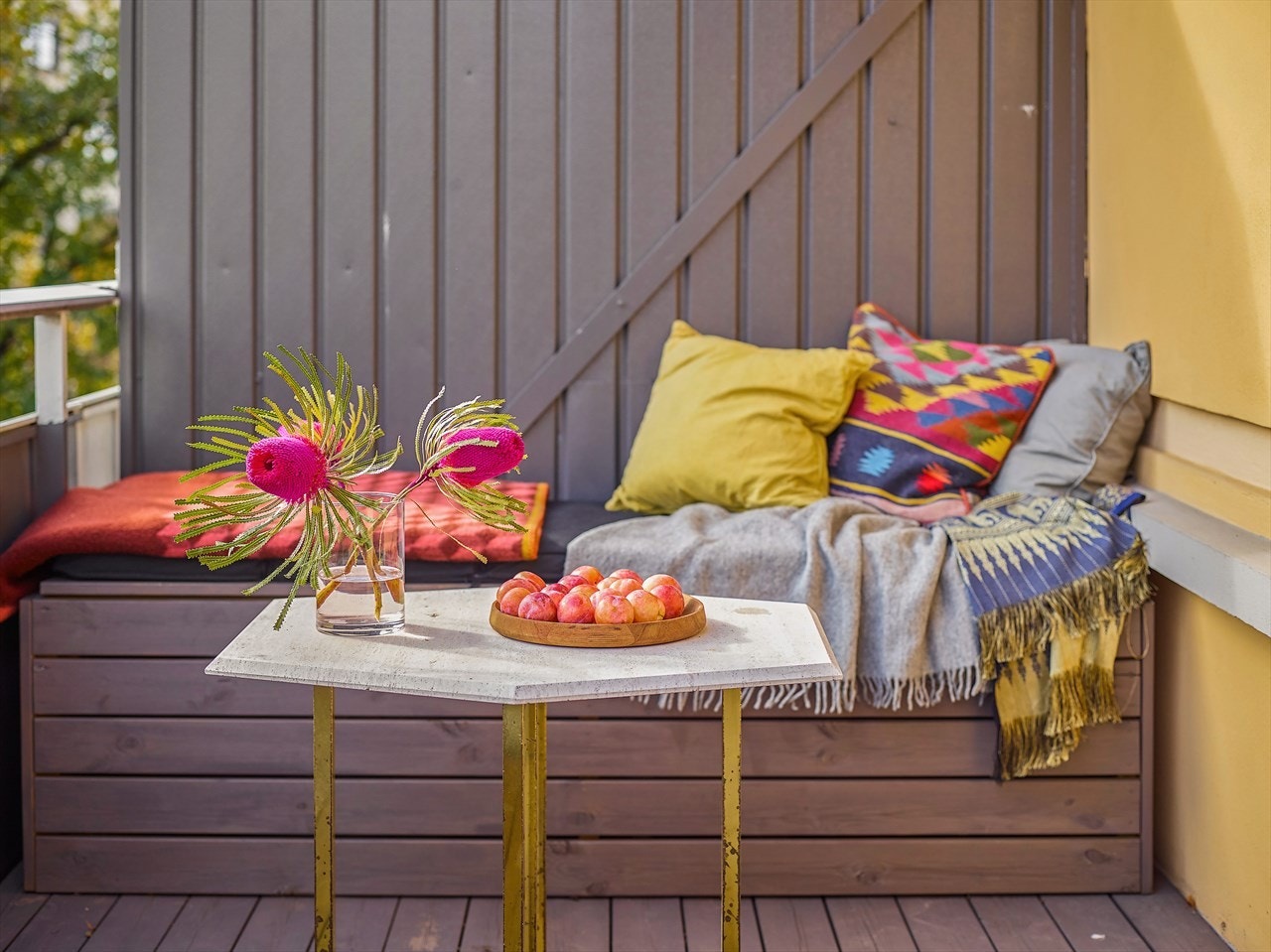 Her kan du nyte lange, deilige sommerdager med en god bok og noe godt i glasset. Galleribilde