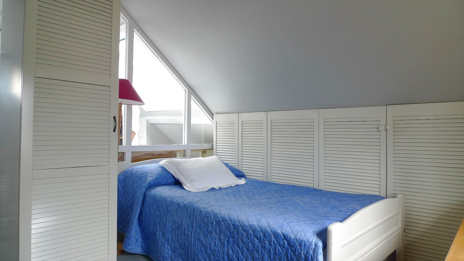 Bedroom in loft Galleribilde