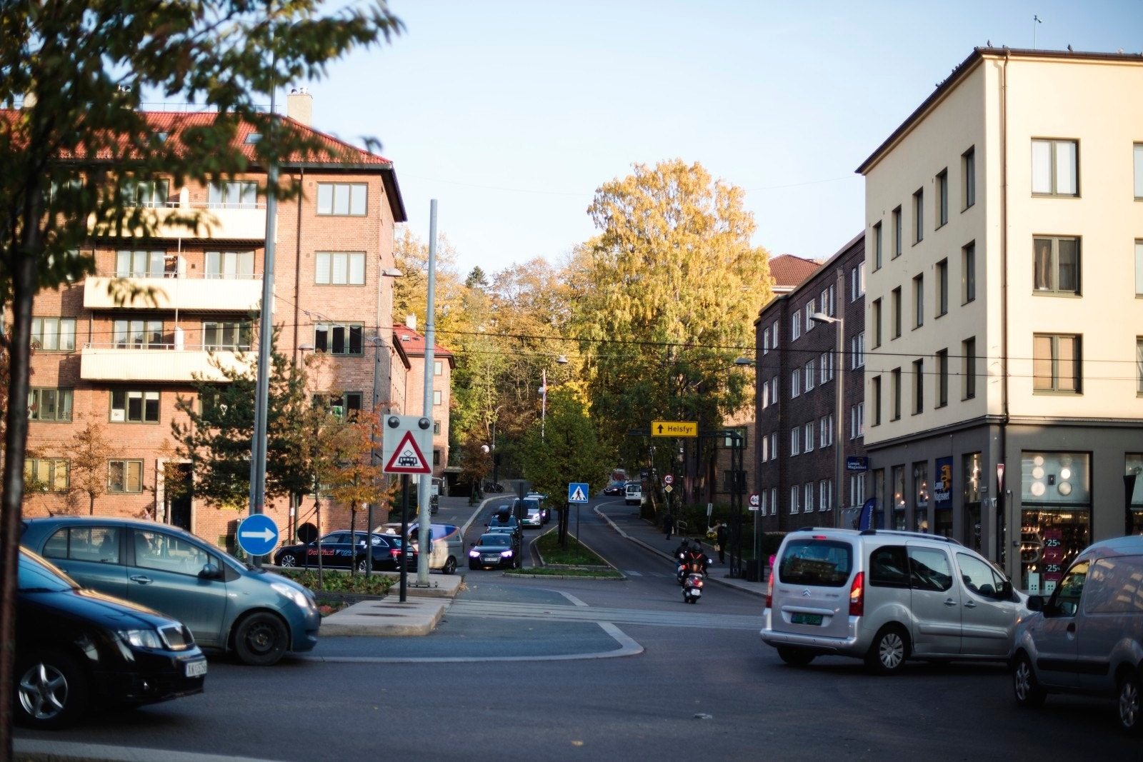 Carl Berner er et knutepunkt for kollektivtransport. Her har du de fleste transportmuligheter med hyppige avganger Galleribilde