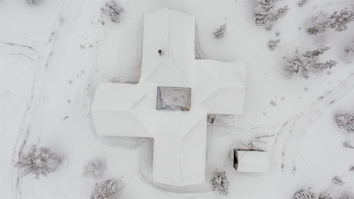 Oversiktsbilde - 4 fløyer som omkranser et atrium Galleribilde