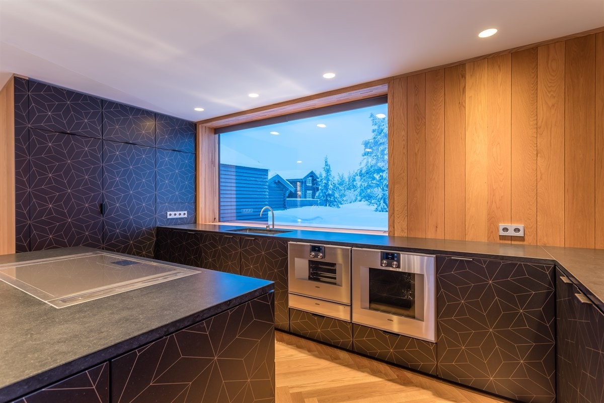 Meget god skapplass på kjøkken Galleribilde